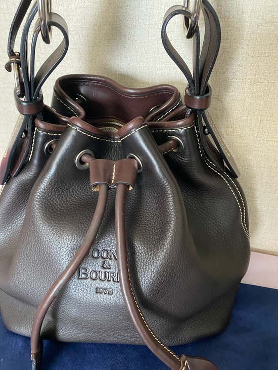 Dooney & Bourke Handbags - Dooney & Bourke Brown Leather Drawstring Shoulder Bag 🤎🩶